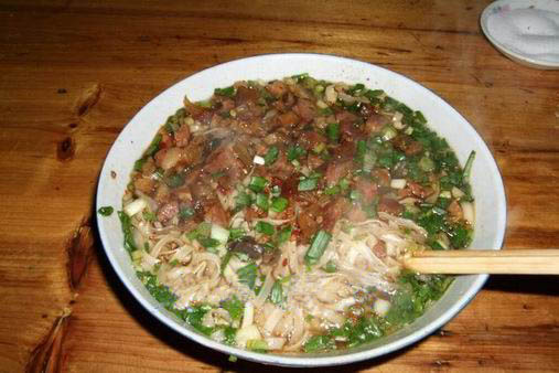 Zhangjiajie hat noodles